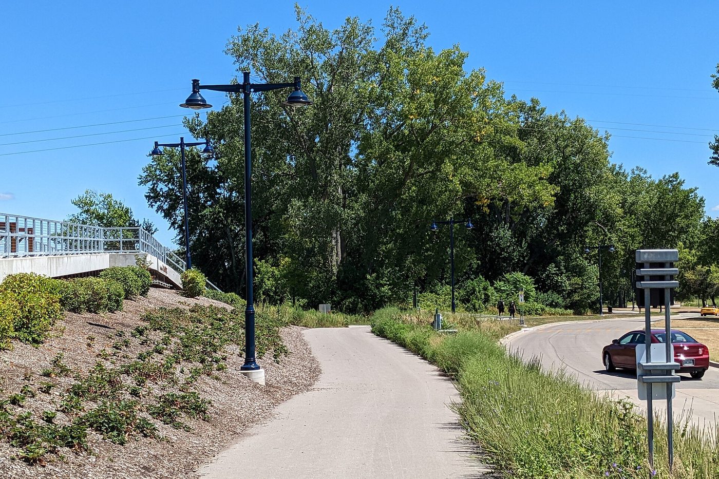 The paved loop trail around Gray's Lake